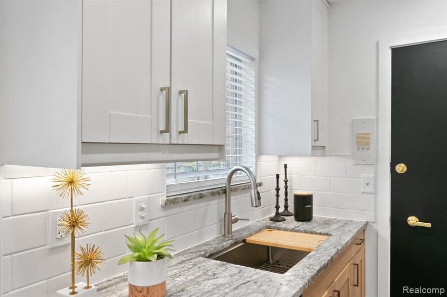 More Photos Of 500 Romeo Rd, Rochester Apartments For Sale