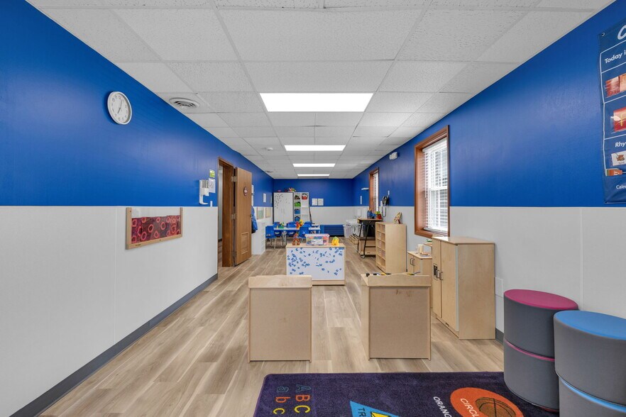 More Photos Of 10455-10499 N College Ave, Carmel Office For Sale