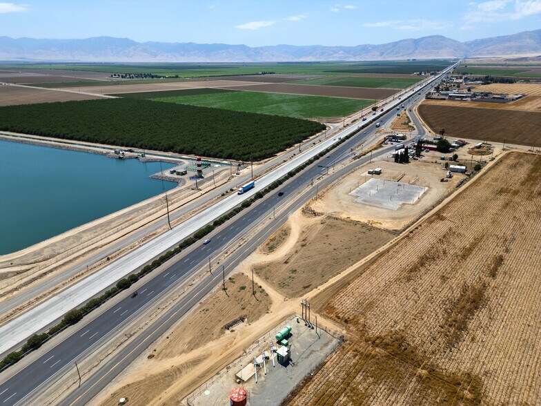 More Photos Of 1047 Mettler Frontage Rd W, Bakersfield Light Distribution For Sale