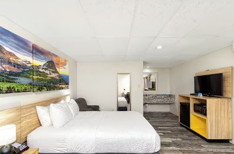 More Photos Of 109 16th St, Wheatland Hotel For Sale