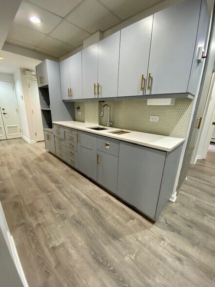 More Photos Of 15-17 Park Ave, New York Apartments For Lease