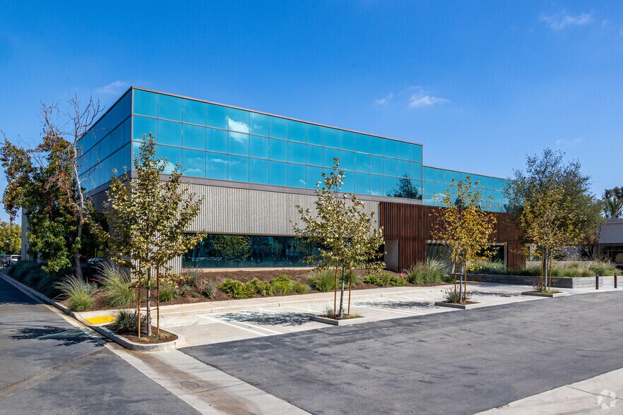 More Photos Of 200 E Baker St, Costa Mesa Loft Creative Space For Sale