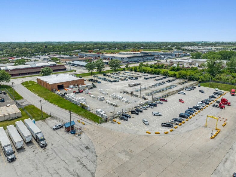 More Photos Of 2950 W 167th St, Markham Warehouse For Lease
