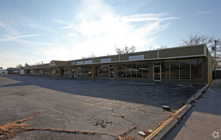 More Photos Of 6520-6526 E Pine St, Tulsa General Retail For Sale
