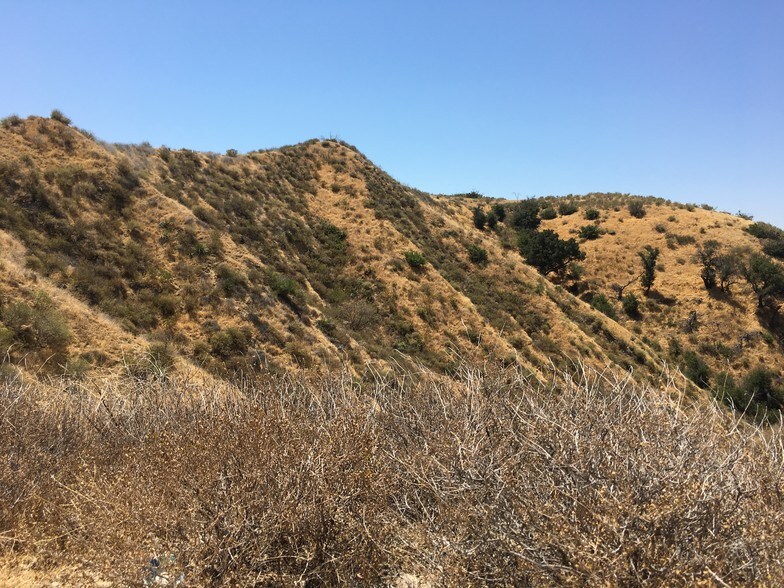 More Photos Of 18100 Sesnon Blvd, Granada Hills Land For Lease