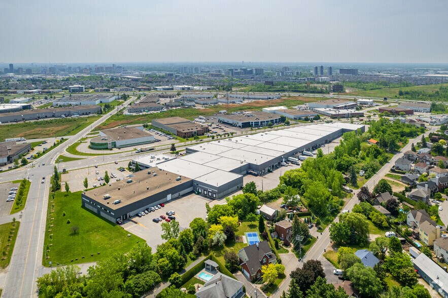 More Photos Of 2103-2167 Boul Dagenais O, Laval Warehouse For Lease