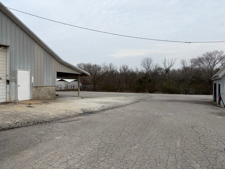 More Photos Of 1354 W College St, Murfreesboro Flex For Lease