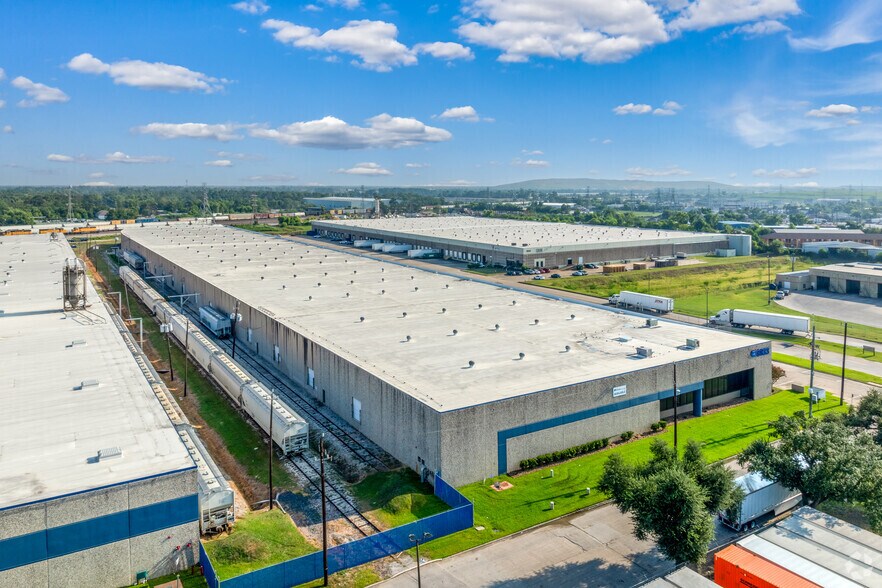 More Photos Of 8833 Citypark Loop, Houston Warehouse For Lease