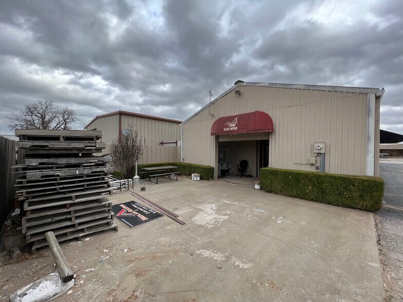 More Photos Of 14716 S Grant St, Bixby Light Distribution For Lease