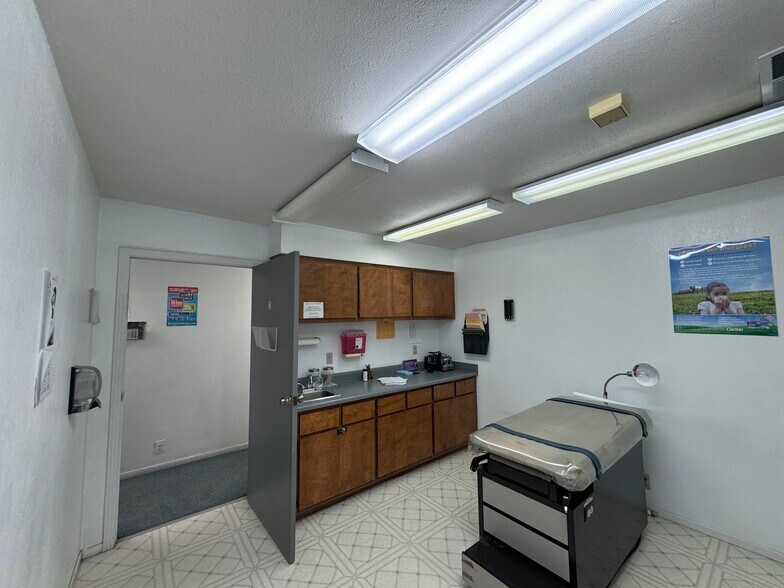 More Photos Of 221 G St, Porterville Medical For Sale