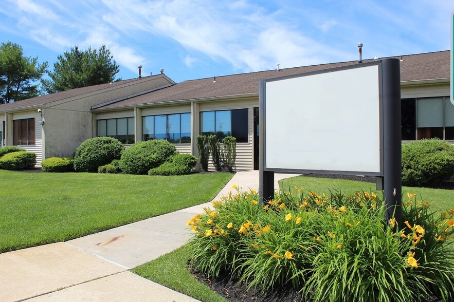 Primary Photo Of 105 Kings Way W, Sewell Medical For Lease