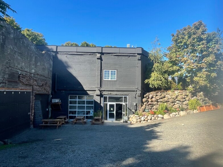 More Photos Of 13 Railroad St, Hood River Winery Vineyard For Lease