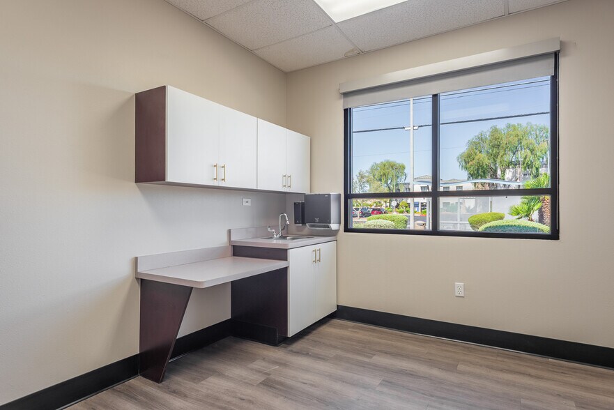 More Photos Of 8480 S Eastern Ave, Las Vegas Medical For Lease