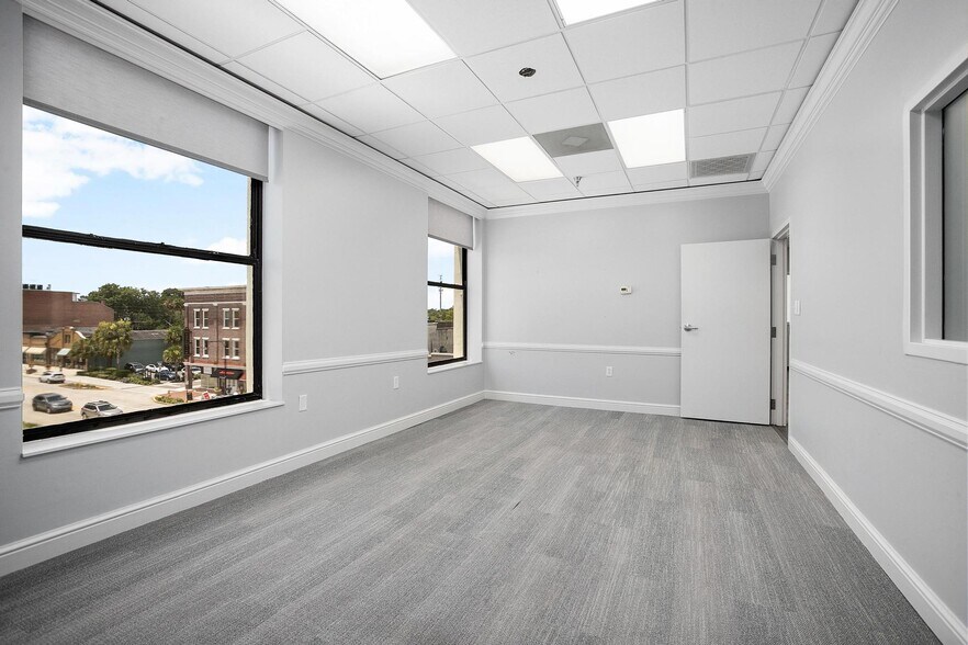 More Photos Of 100 E New York Ave, Deland Office For Lease