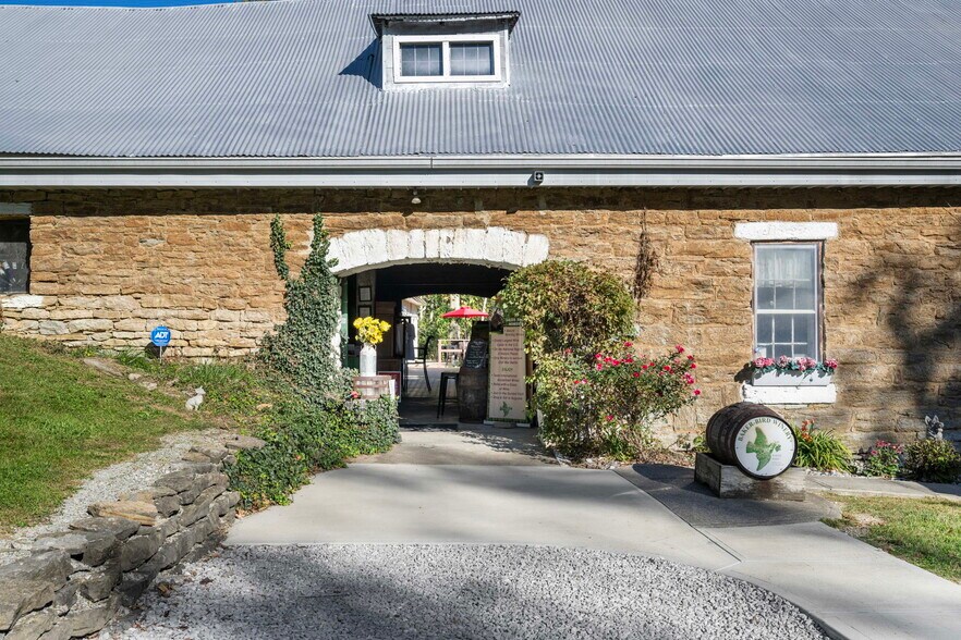 More Photos Of 4465 W Augusta Chatham Rd, Augusta Winery Vineyard For Sale