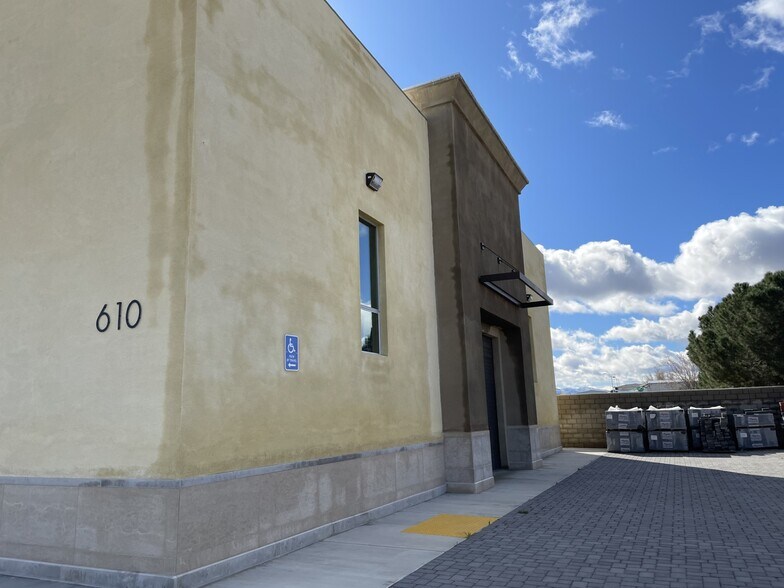 More Photos Of 610 E Avenue L, Lancaster Warehouse For Lease