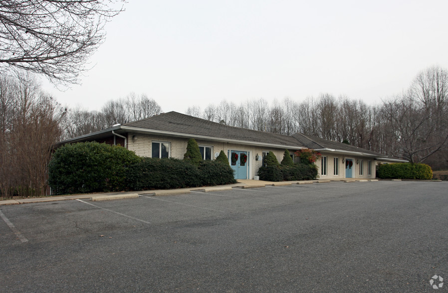 Primary Photo Of 2425 Solomons Island Rd, Huntingtown Medical For Lease