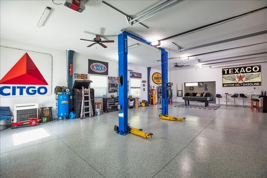 More Photos Of 10910 Ruden Rd, North Fort Myers Specialty For Sale