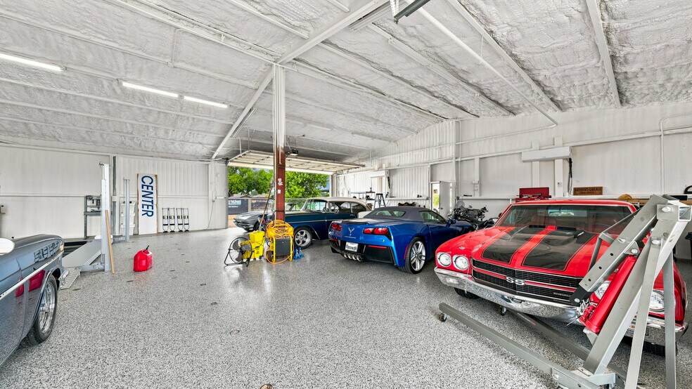 More Photos Of 207 Eastridge Rd, Granbury General Retail For Sale