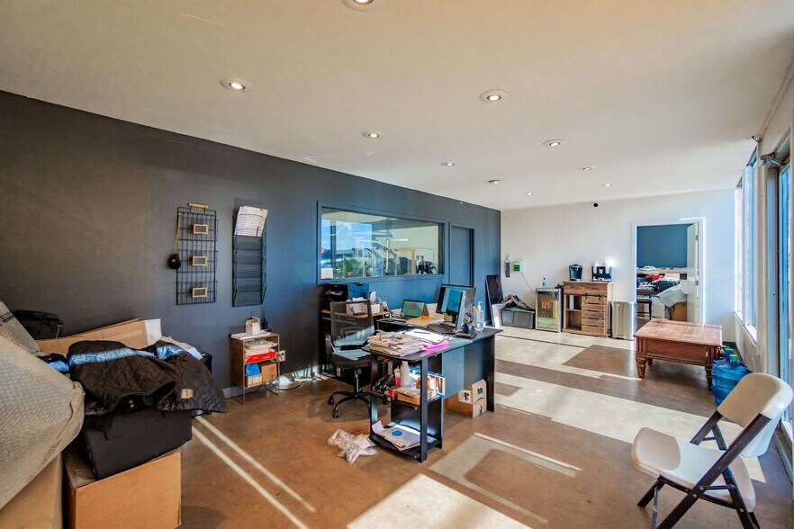 More Photos Of 110-118 E 16th St, Costa Mesa Industrial For Sale