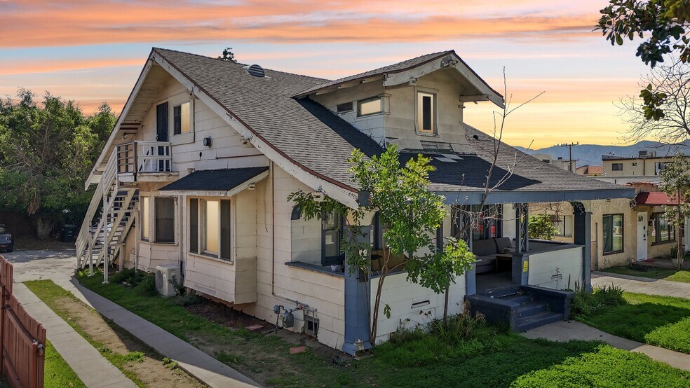 More Photos Of 426 Ivy St, Glendale Apartments For Sale