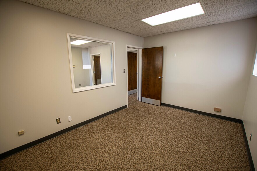 More Photos Of 17235 Bel-Ray Pl, Belton Office For Lease
