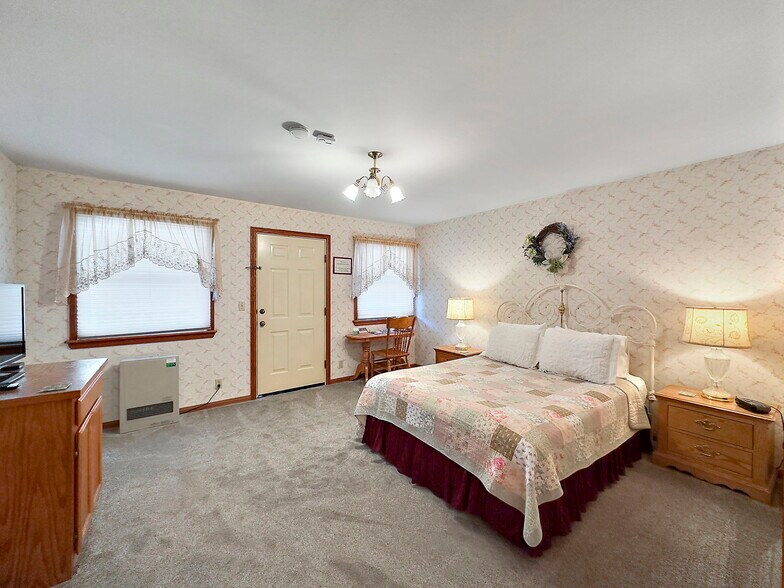 More Photos Of 577 Main St, Ferndale General Retail For Sale