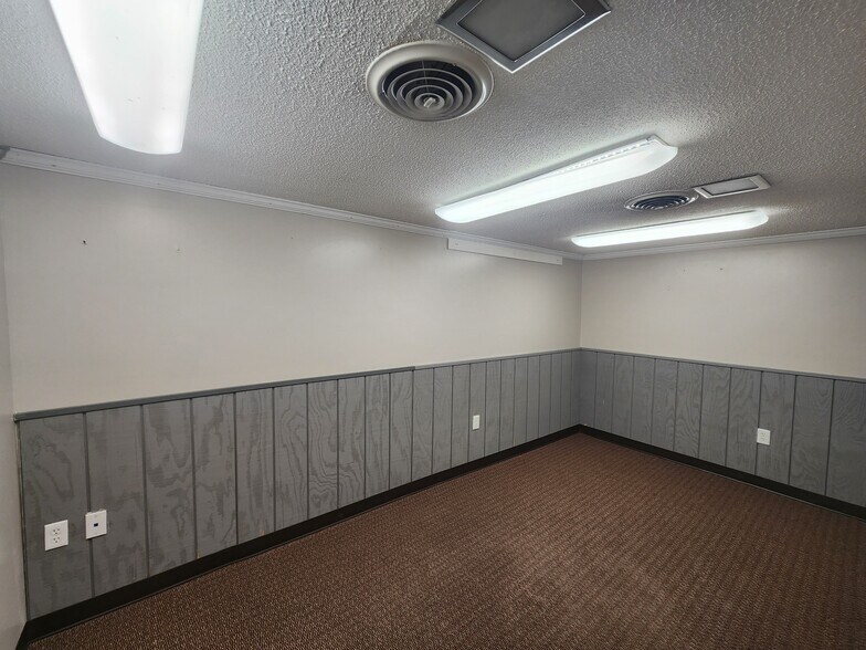 More Photos Of 707 Widewater Dr, Lafayette Warehouse For Lease