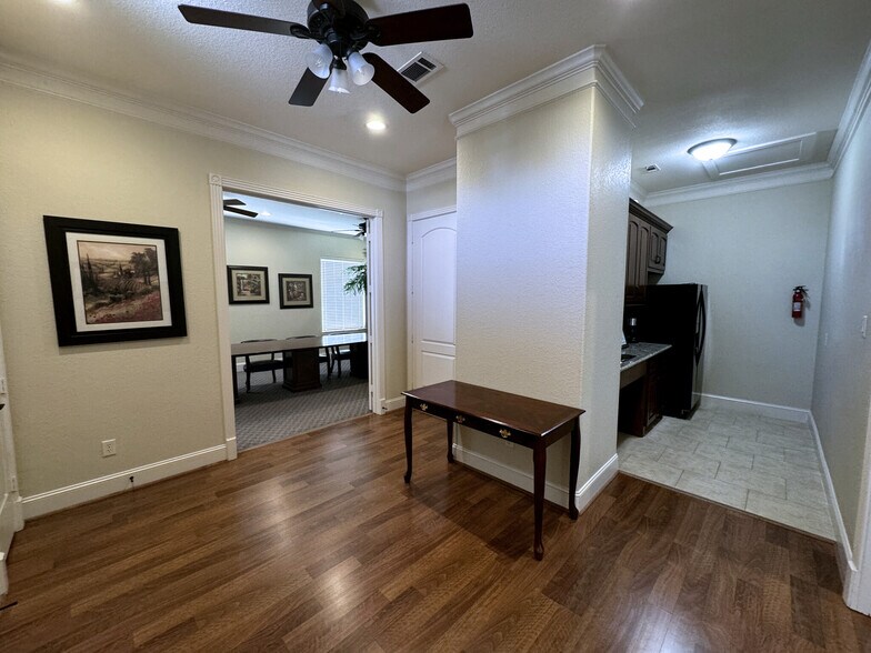 More Photos Of 11601 Spring Cypress Rd, Tomball Medical For Sale