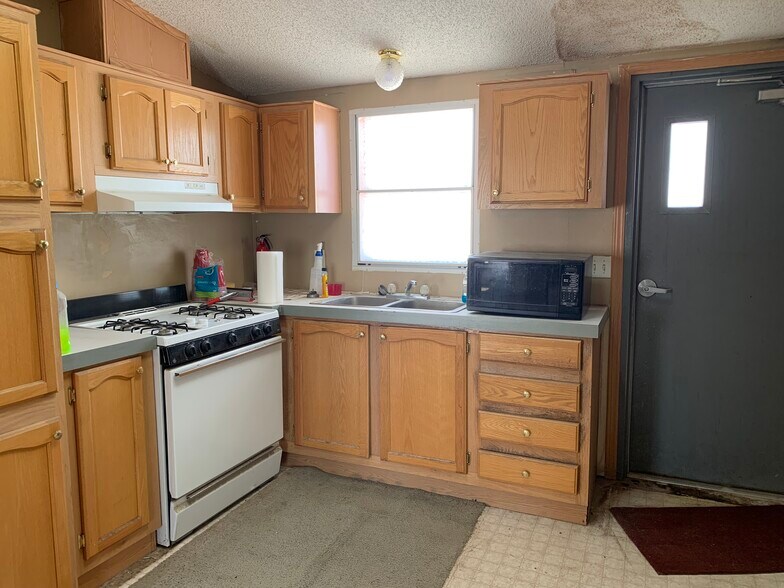 More Photos Of 4004 W 12th St, Sioux Falls Auto Dealership For Lease