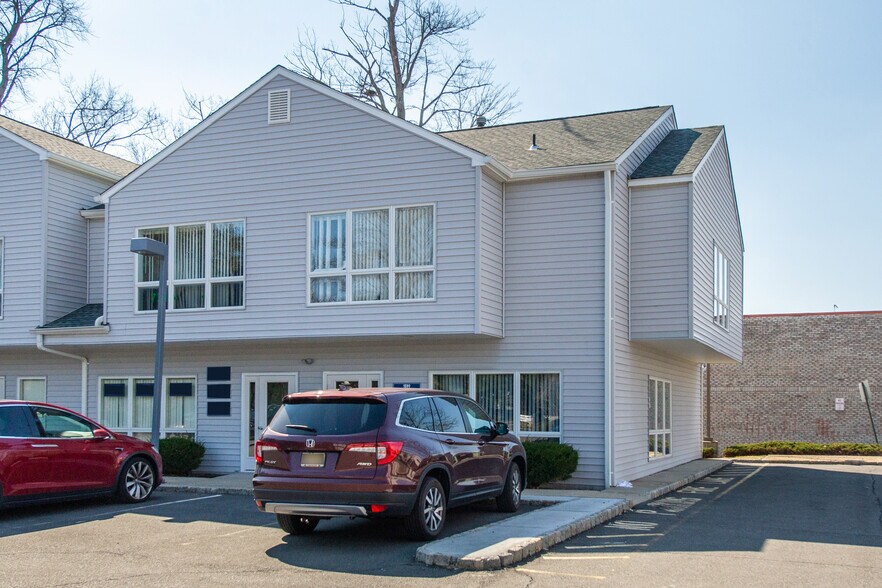 More Photos Of 1594-1600 US Highway 130, North Brunswick Medical For Lease