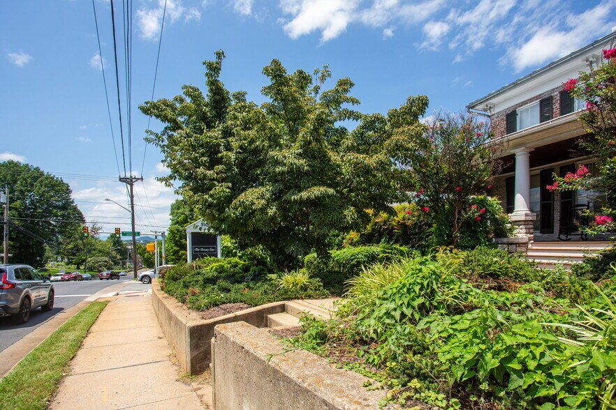 More Photos Of 510 E Market St, Harrisonburg General Retail For Sale