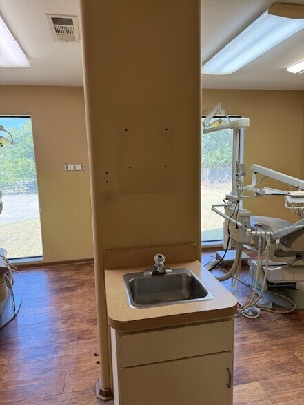 More Photos Of 9200 White Settlement Rd, Fort Worth Medical For Sale