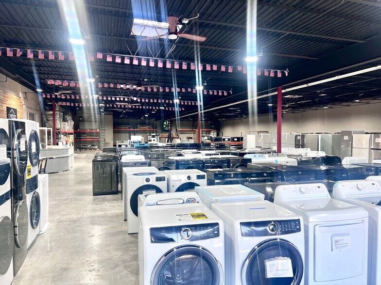 More Photos Of 7410 Sni-A-Bar Rd, Kansas City Manufacturing For Lease