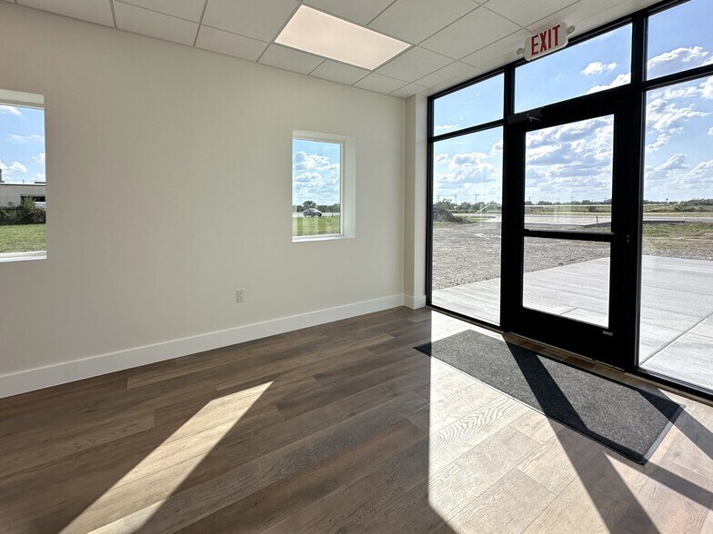 More Photos Of 1704 Westair, Gainesville Warehouse For Sale