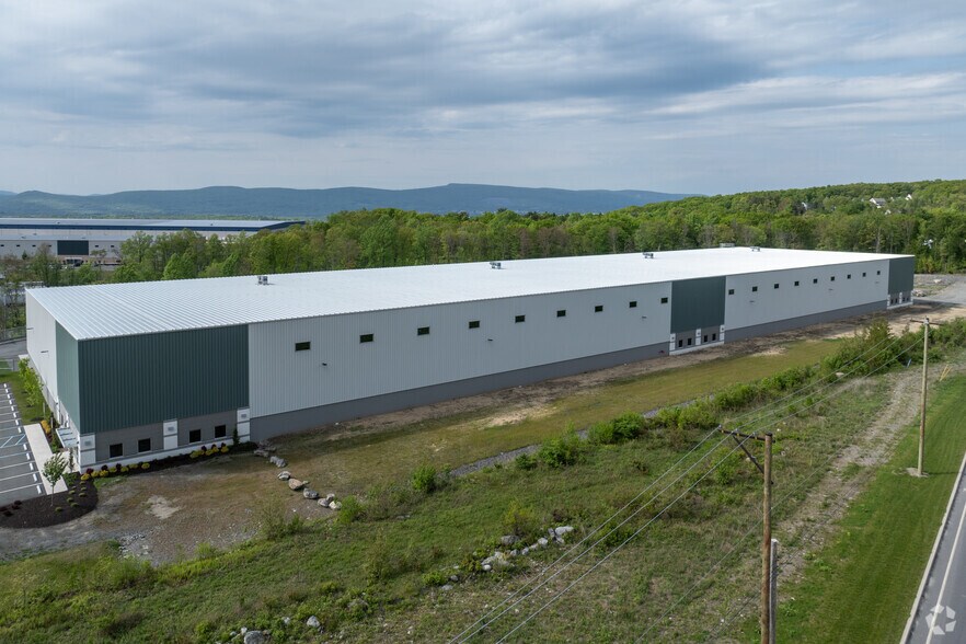 More Photos Of 380-400 Research, Pittston Township Distribution For Lease
