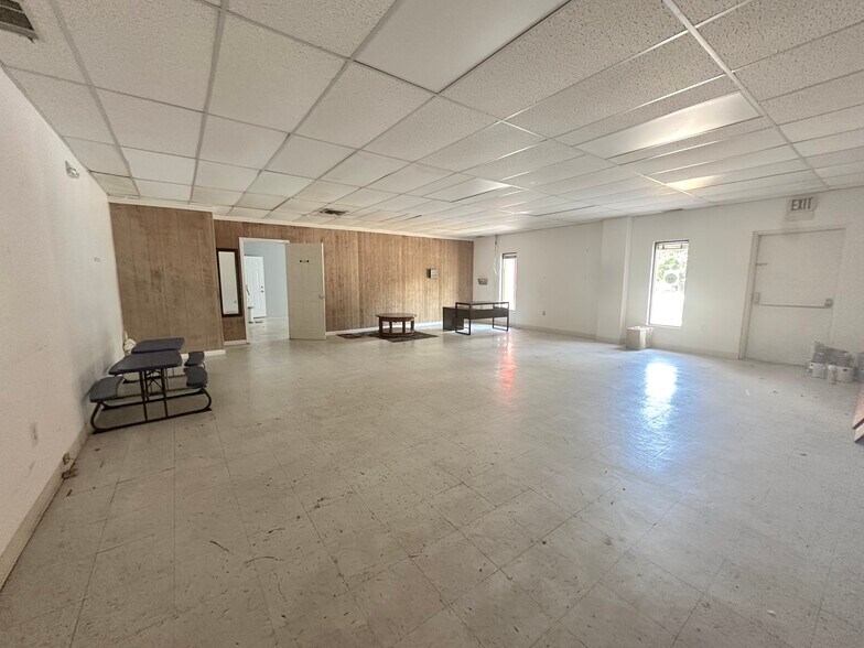 More Photos Of 609 E Montgomery Cross Rd, Savannah Restaurant For Lease