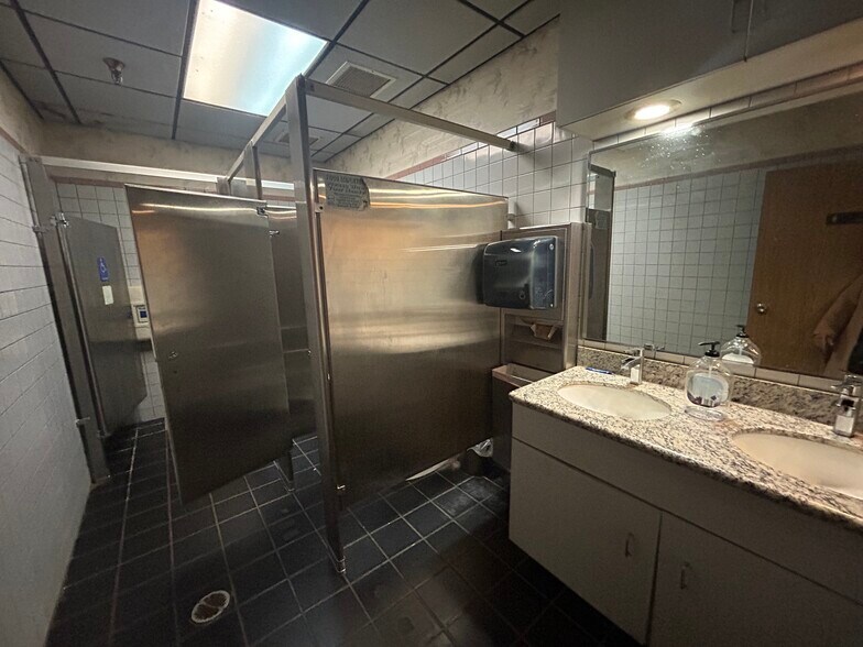 More Photos Of 8 Tech One Dr, Monroeville Restaurant For Lease