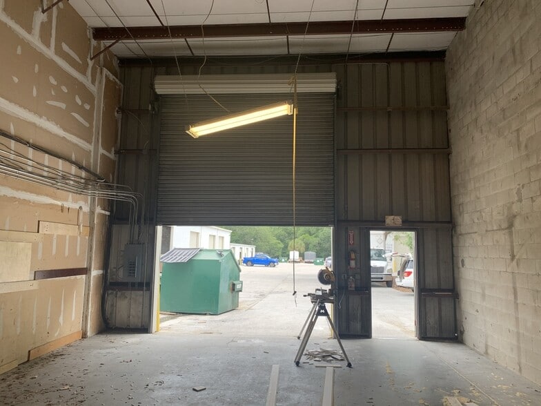 More Photos Of 1575 Cattlemen Rd, Sarasota Showroom For Lease