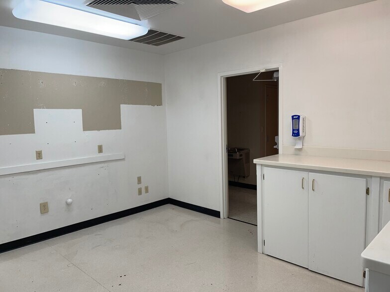 More Photos Of 4300 Grand Ave, Fort Smith Medical For Lease