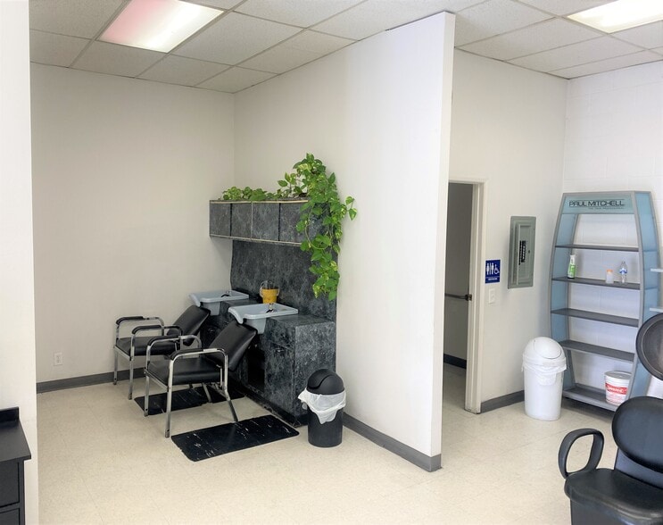 More Photos Of 15725 Hawthorne Blvd, Lawndale Unknown For Lease