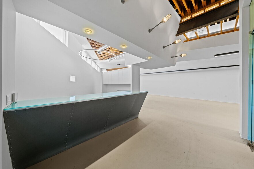 More Photos Of 8607 Venice Blvd, Los Angeles Loft Creative Space For Lease