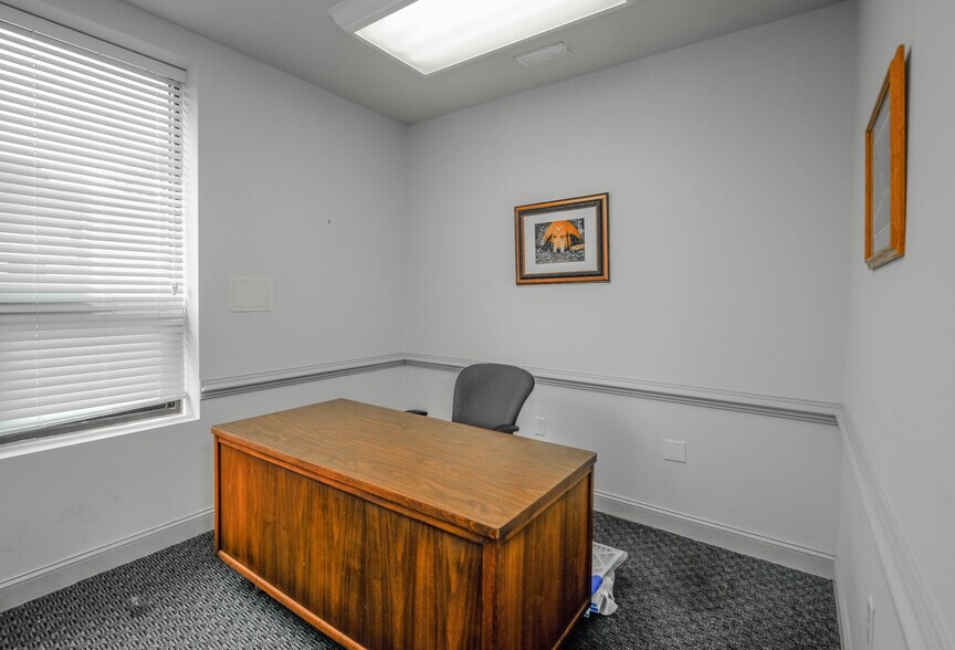 More Photos Of 123 E 6th St, Front Royal Office For Lease