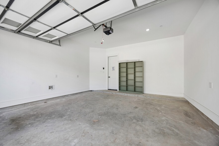 More Photos Of 5821 Winsome Ln, Houston Apartments For Sale