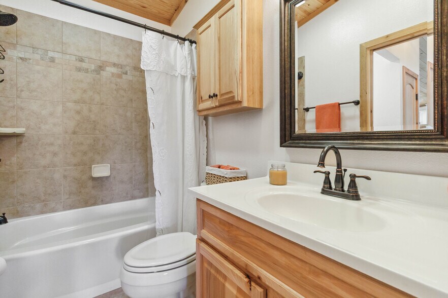 More Photos Of 165 Mari B Dr E, Center Point Flex For Sale