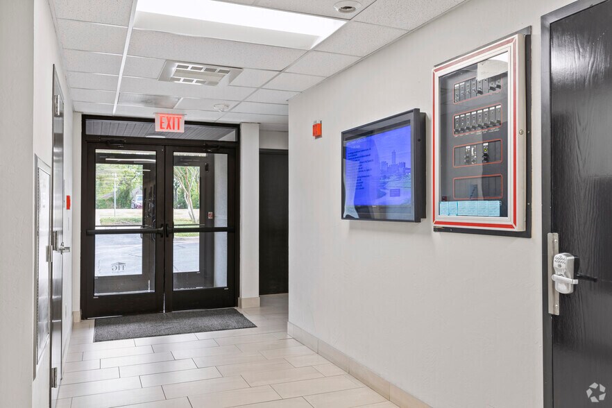 More Photos Of 2601 Scott Ave, Fort Worth Office For Lease