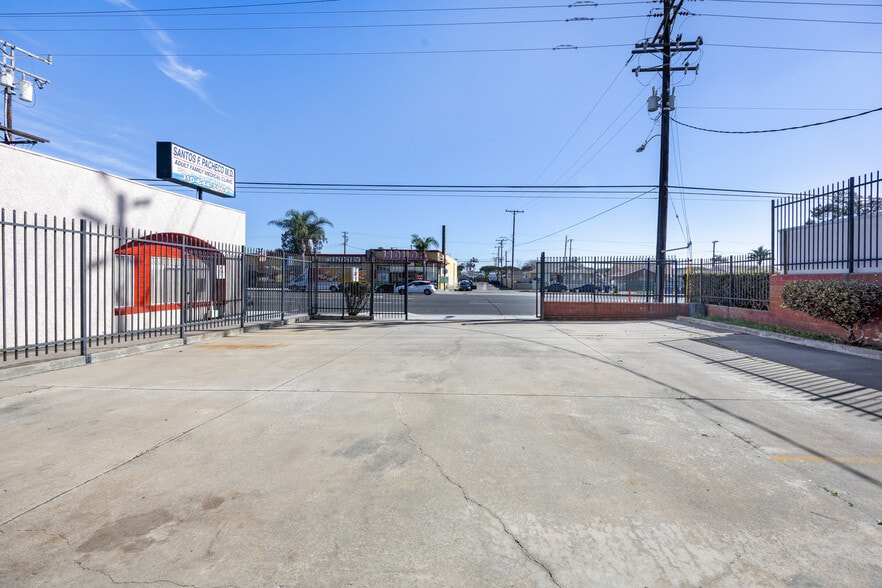 More Photos Of 15201 Prairie Ave, Lawndale Flex For Sale