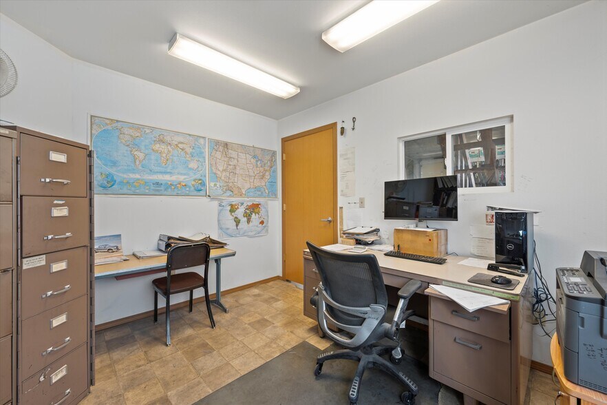 More Photos Of 720 E 3rd Ave, Moses Lake Manufacturing For Sale