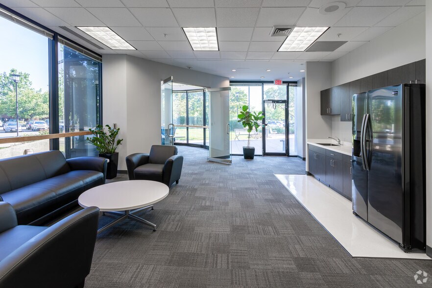 More Photos Of 8201 Corporate Dr, Landover Office For Lease