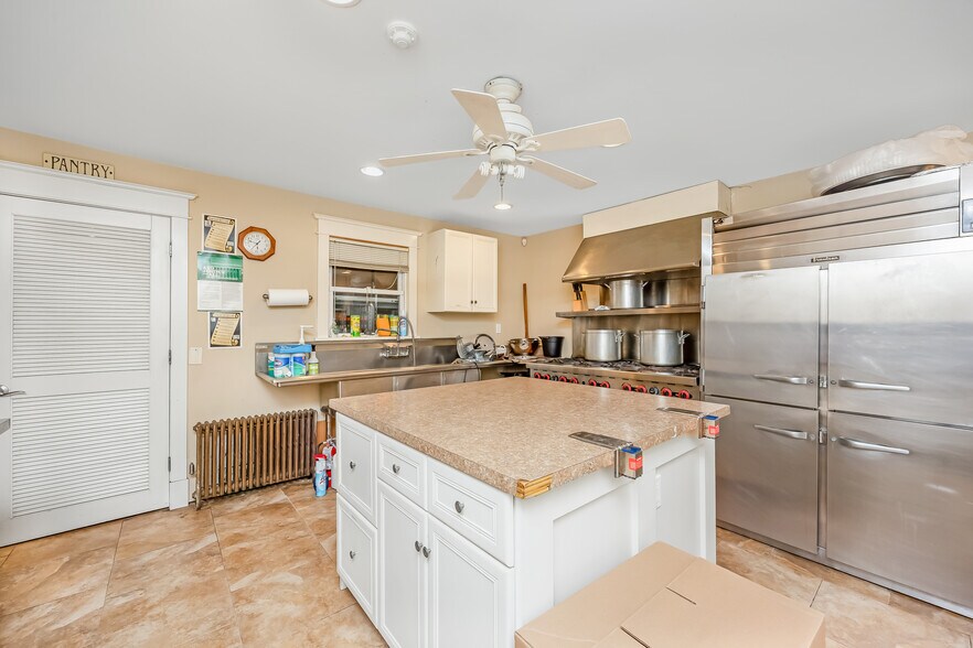 More Photos Of 645 Middle Country Rd, Middle Island Office For Sale